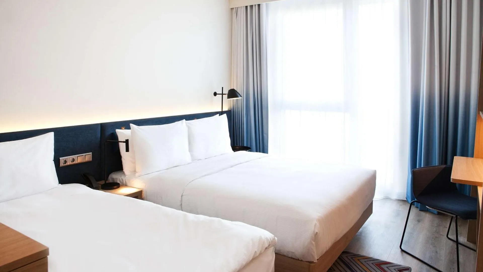 ホテル Hampton By Hilton Munich Airport South ハルベルクモース